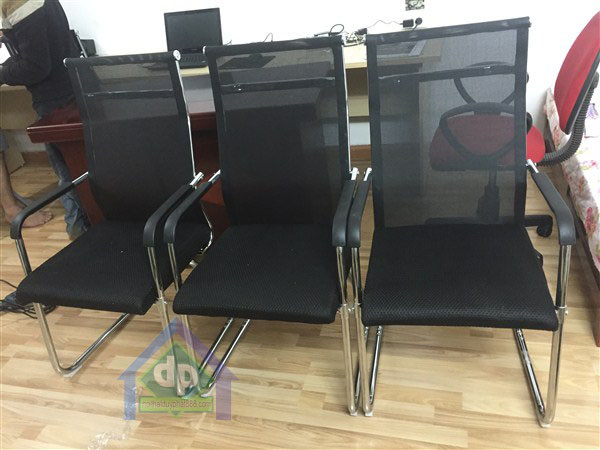 Ghế văn phòng chân quỳ lưng lưới được ưa chuộng trong số các sản phẩm nội thất văn phòng Hà Nội tại Nội thất Duy Phát