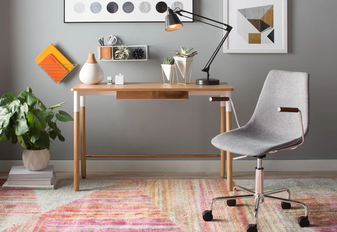 Thiết kế bàn làm việc phù hợp với không gian khiến bạn thoải mái